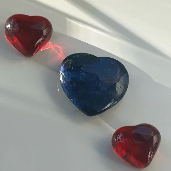Heart-Shaped Blue and Red Decorative Stones - Picture 4 of 4
